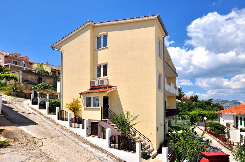 Apartments Sakal Trogir Ruang foto