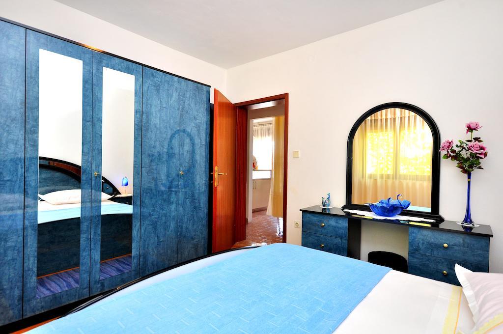 Apartments Sakal Trogir Ruang foto