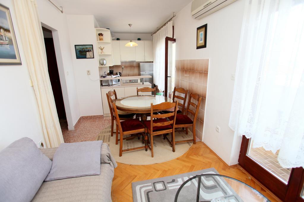 Apartments Sakal Trogir Bagian luar foto