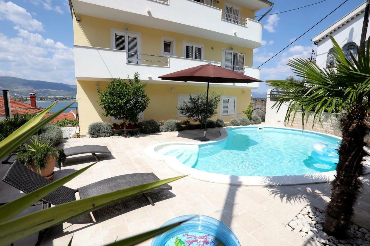 Apartments Sakal Trogir Bagian luar foto