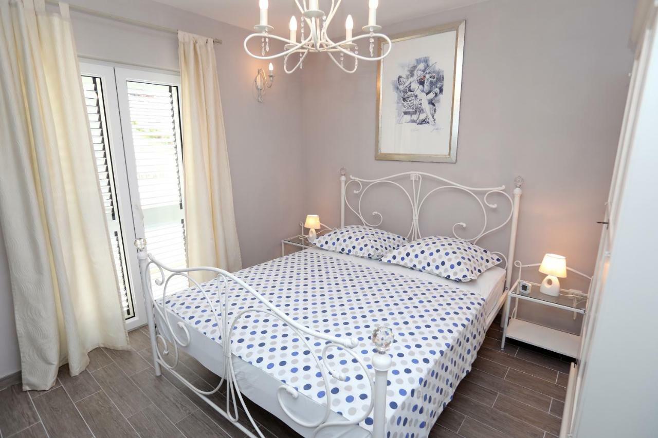 Apartments Sakal Trogir Bagian luar foto