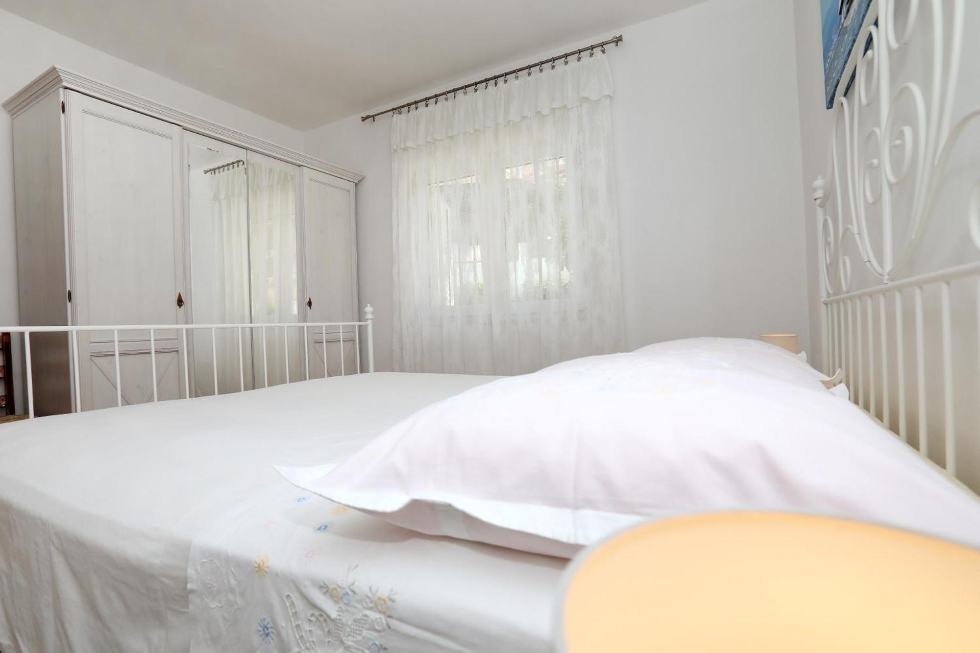 Apartments Sakal Trogir Bagian luar foto