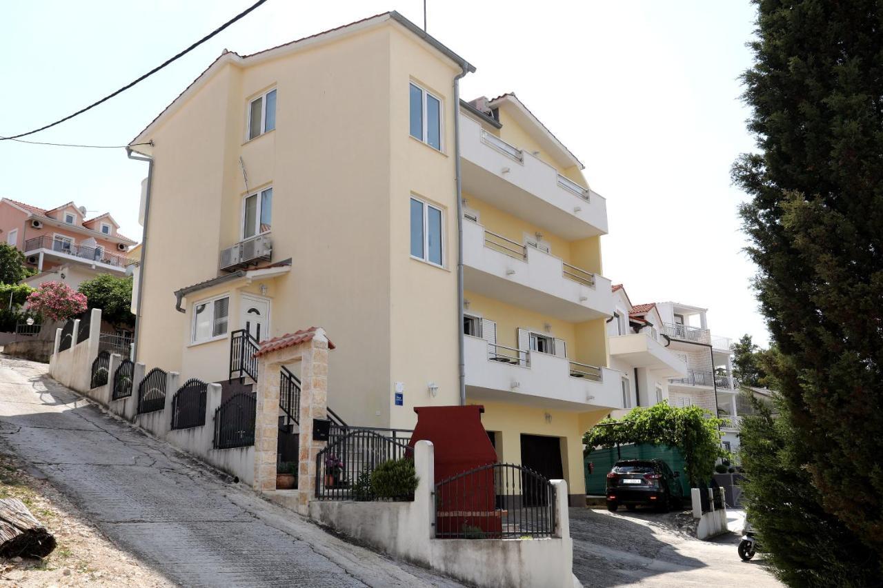 Apartments Sakal Trogir Bagian luar foto